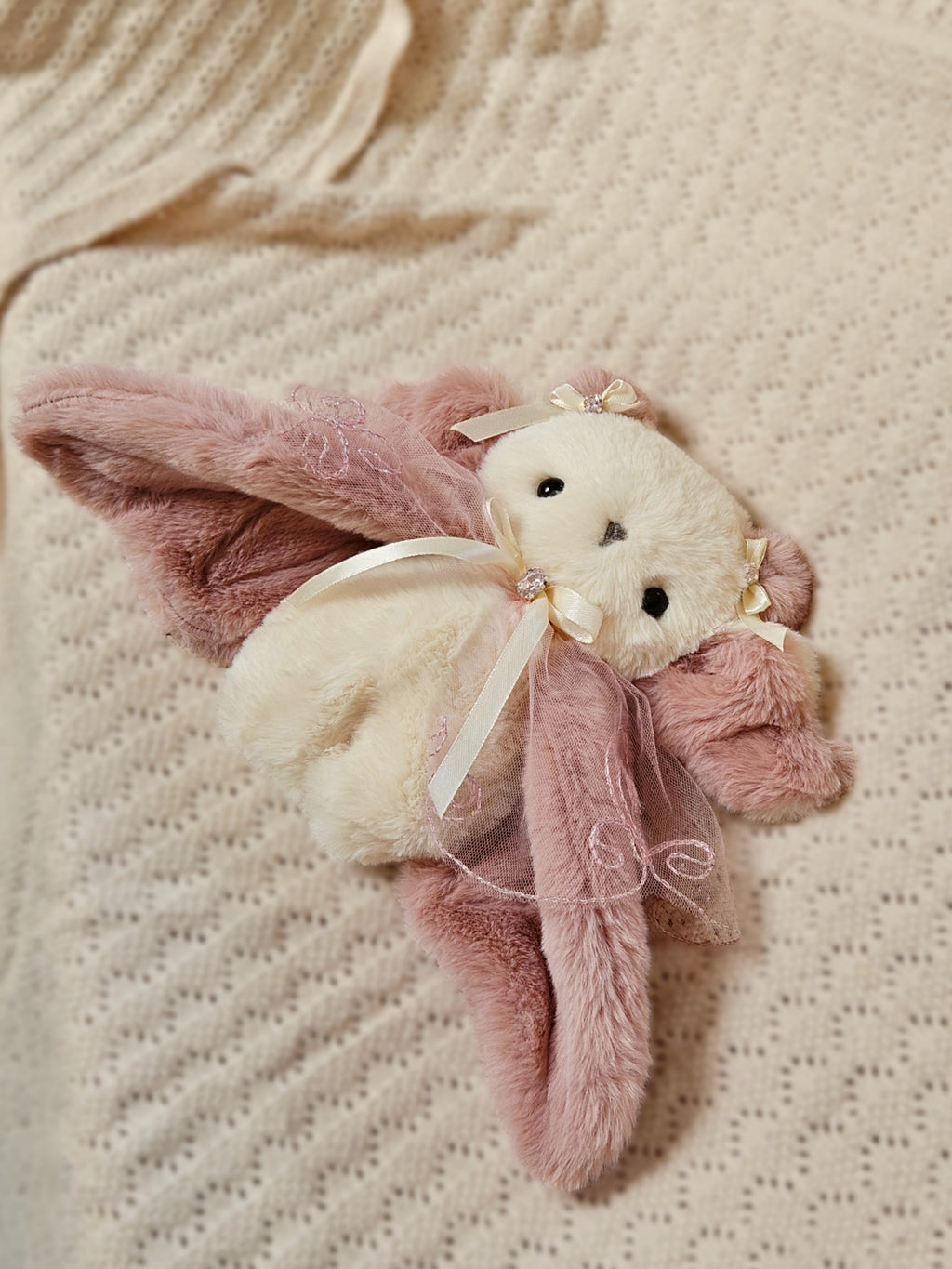 Pitidoll mit weißen Schleifchen