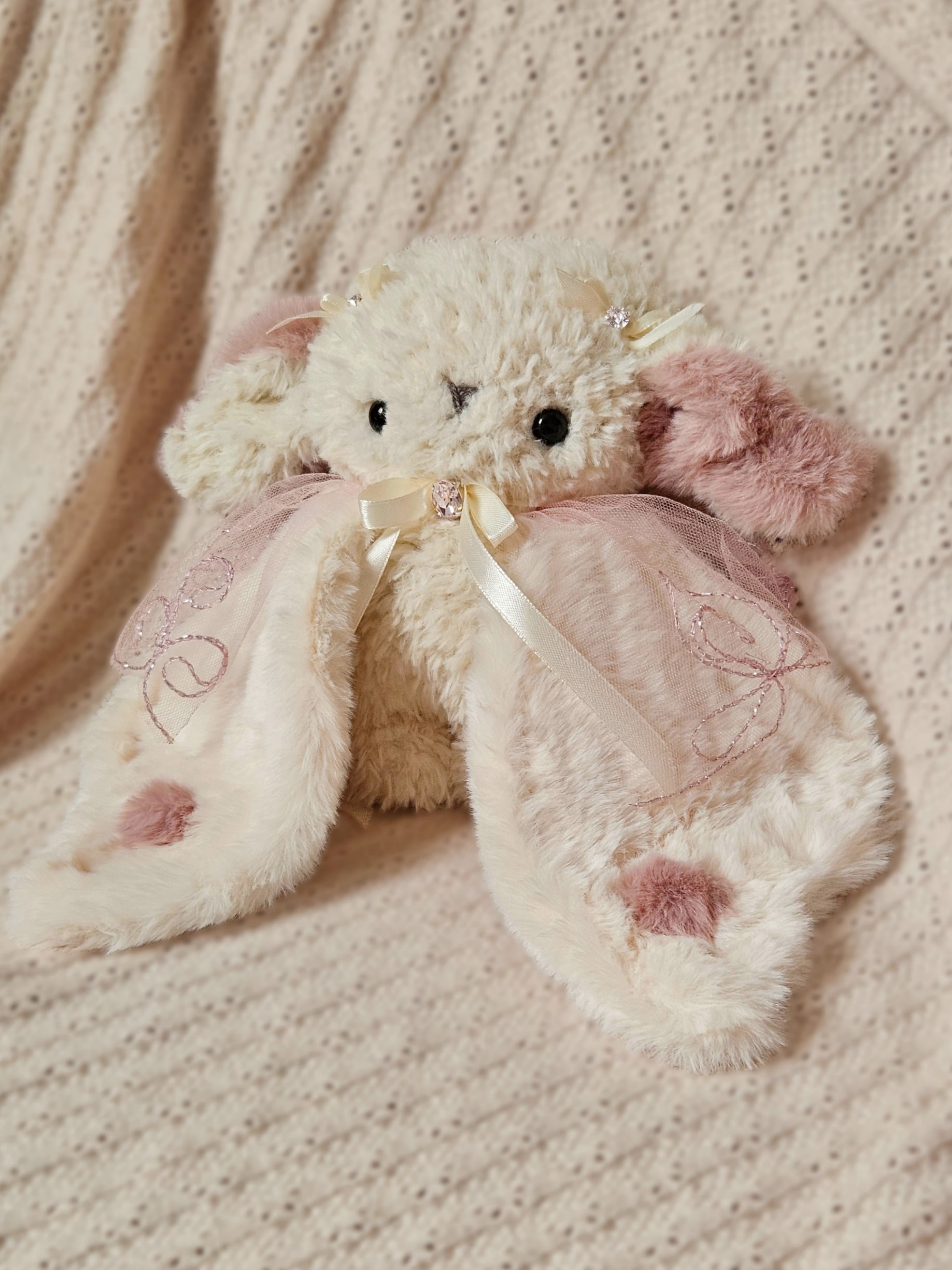 Pitidoll mit weißen Schleifchen