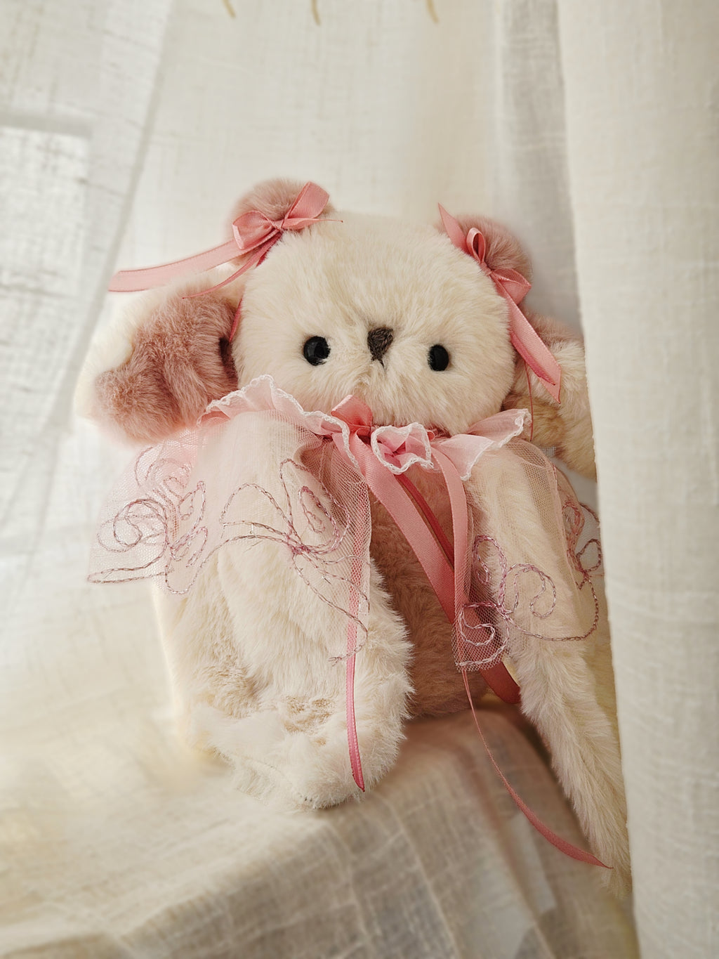 Pitidoll mit rosa Umhang