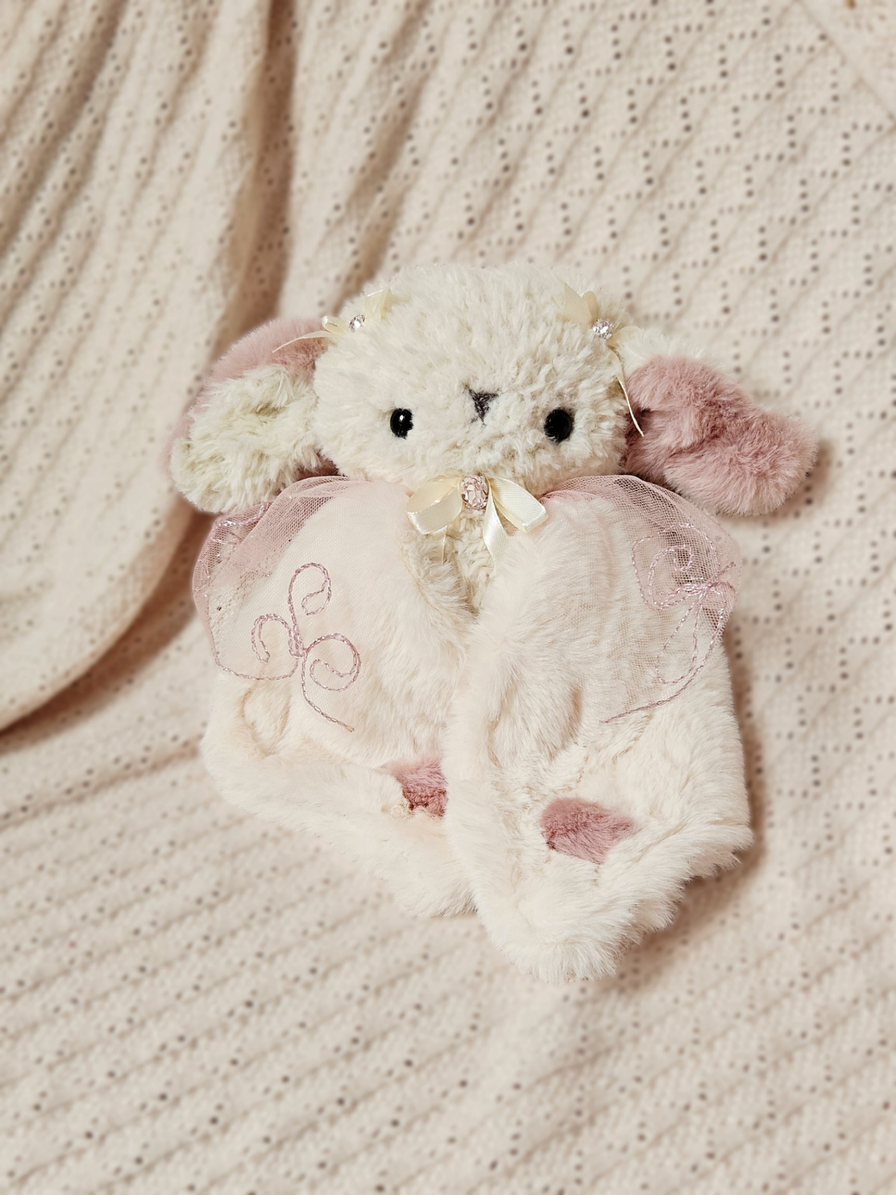 Pitidoll mit weißen Schleifchen