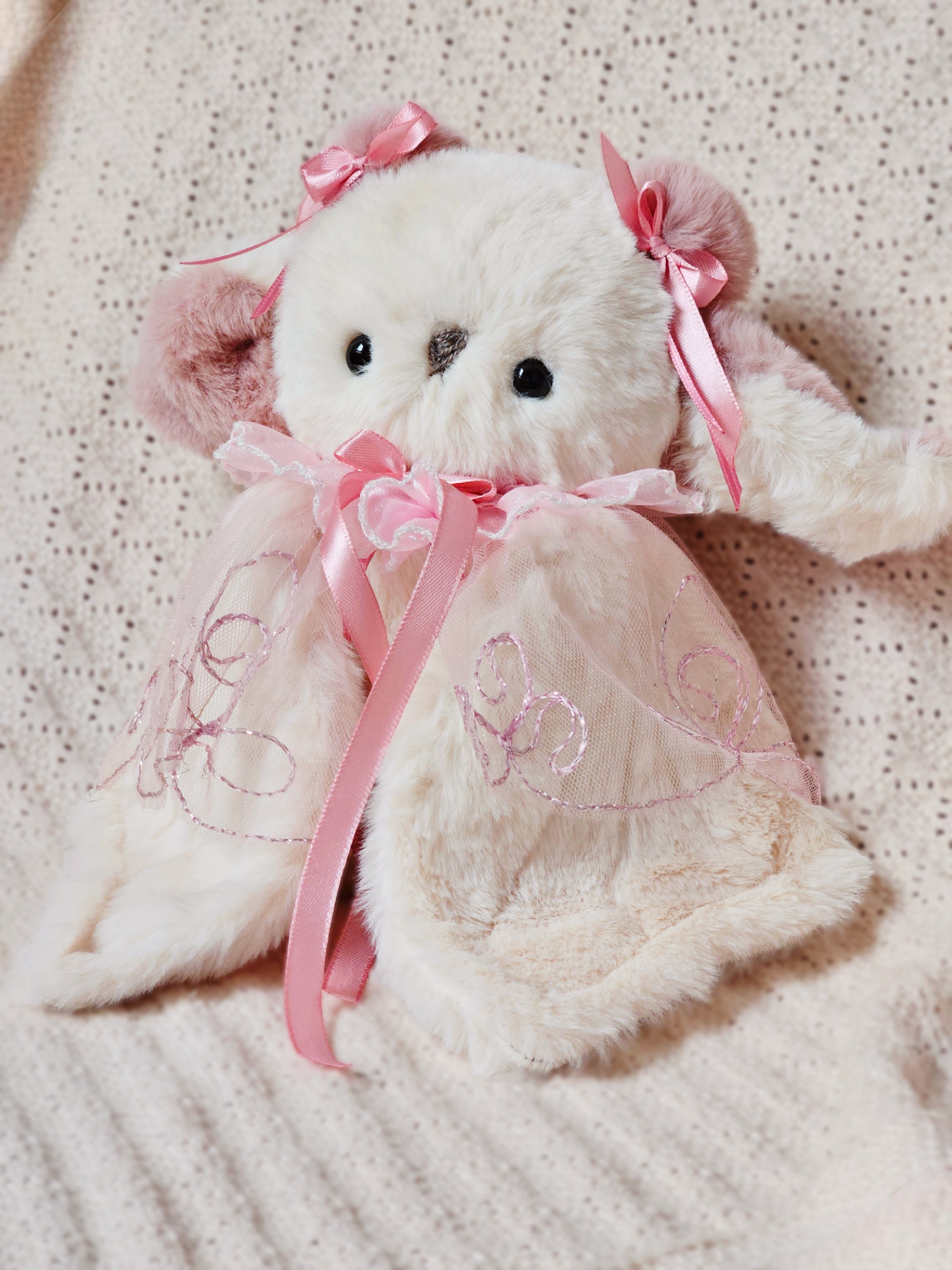 Pitidoll mit rosa Umhang