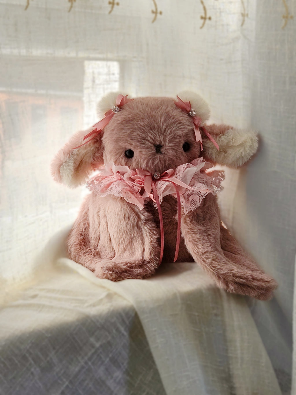 Pitidoll mit rosa Rüschen