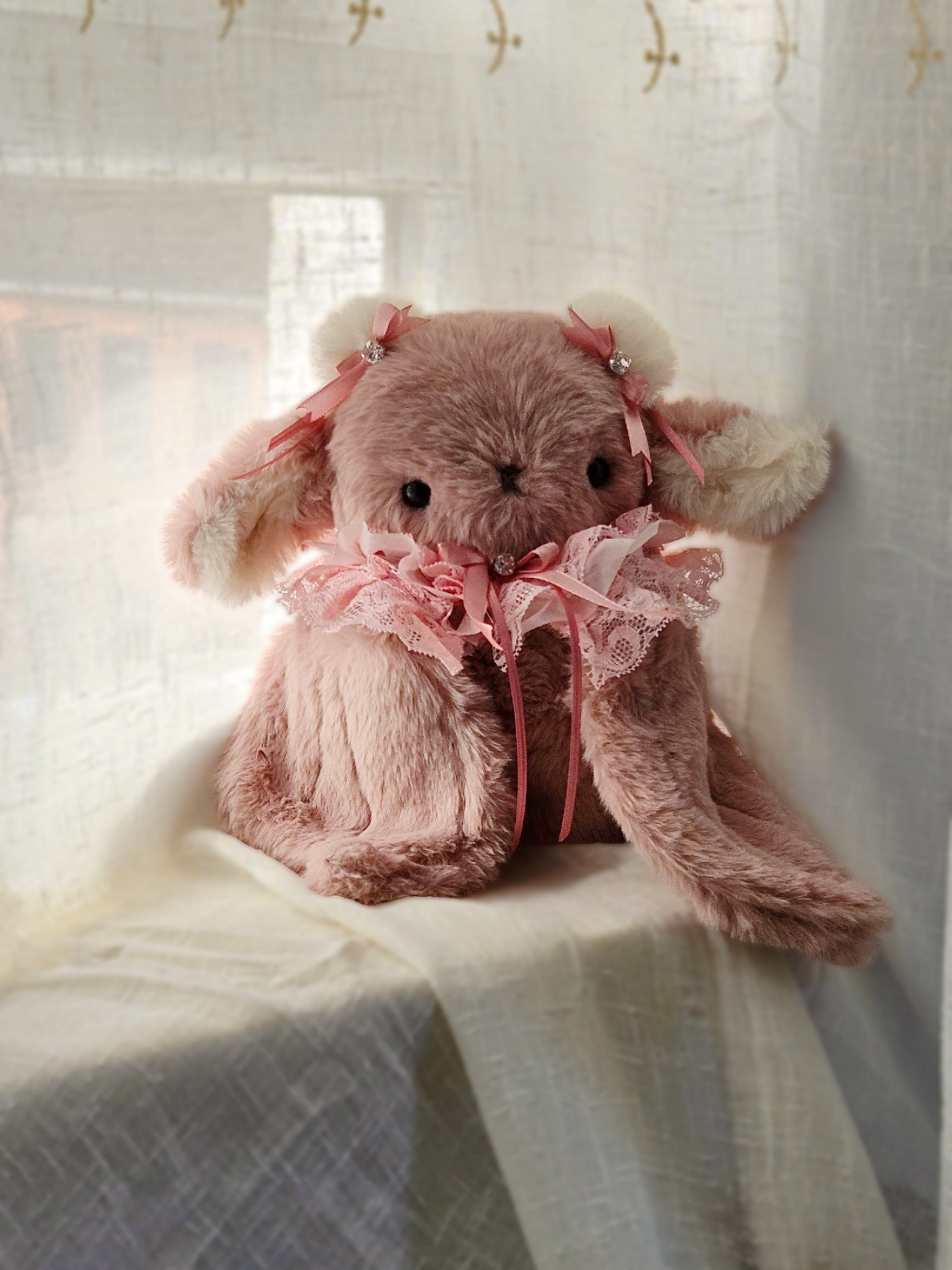 Pitidoll mit rosa Rüschen