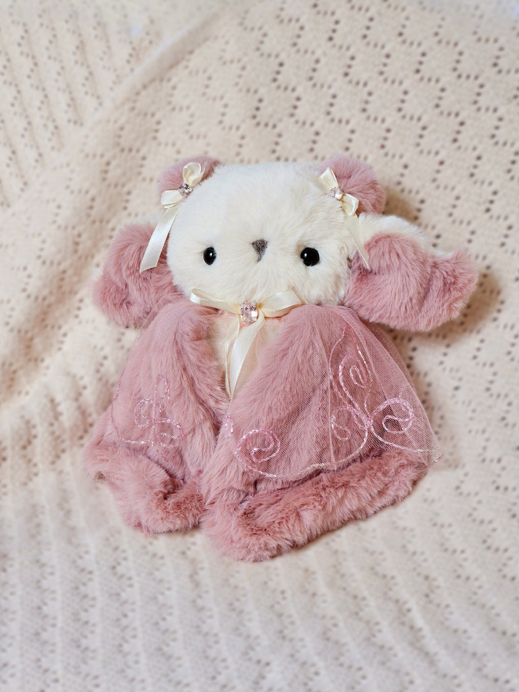 Pitidoll mit weißen Schleifchen