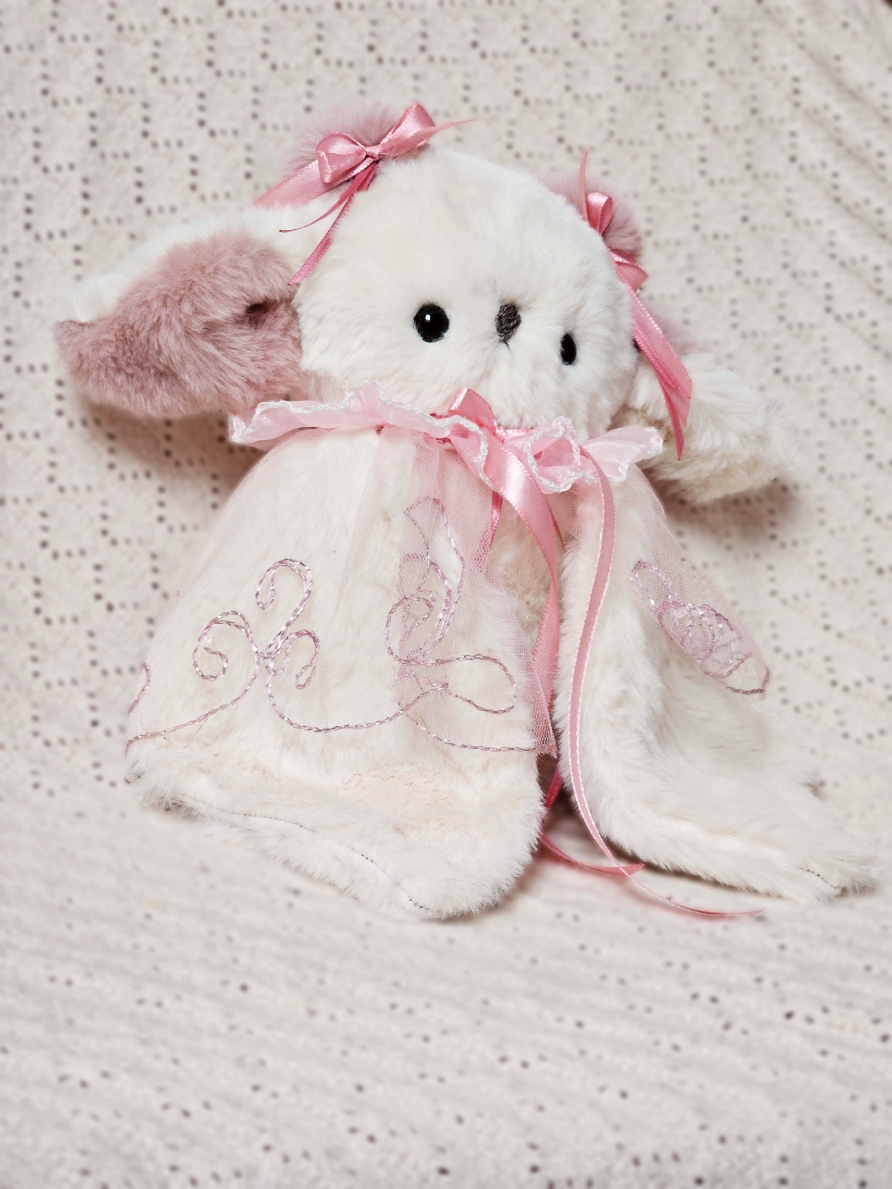 Pitidoll mit rosa Umhang